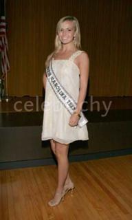 Caitlin Upton feet photo 2