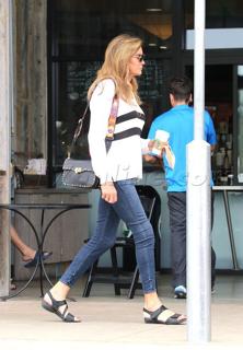 Caitlyn Jenner feet photo thumbnail