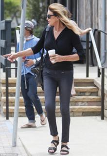 Caitlyn Jenner feet photo thumbnail