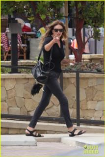 Caitlyn Jenner feet photo thumbnail