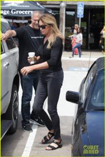 Caitlyn Jenner feet photo thumbnail