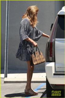 Caitlyn Jenner feet photo thumbnail