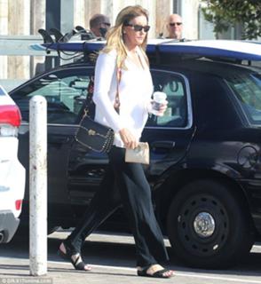 Caitlyn Jenner feet photo thumbnail