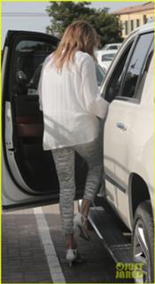 Caitlyn Jenner feet photo thumbnail