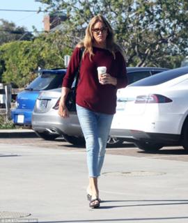 Caitlyn Jenner feet photo thumbnail