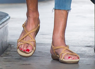 Caitlyn Jenner feet photo thumbnail