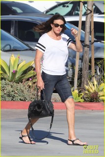 Caitlyn Jenner feet photo thumbnail