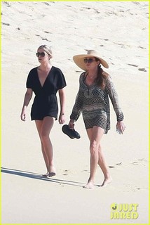 Caitlyn Jenner feet photo thumbnail