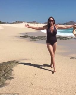 Caitlyn Jenner feet photo thumbnail