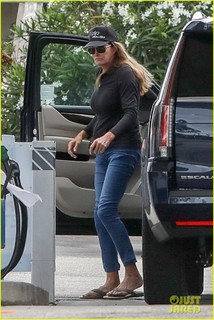 Caitlyn Jenner feet photo thumbnail