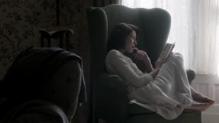Caitríona Balfe feet photo thumbnail