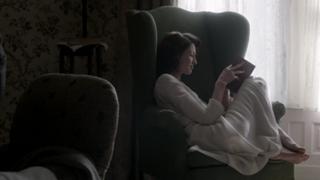 Caitríona Balfe feet photo thumbnail