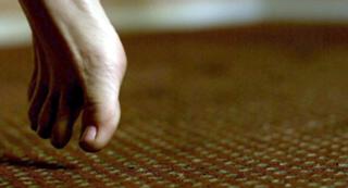Caity Lotz feet photo thumbnail