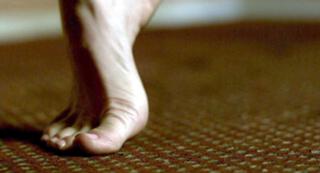 Caity Lotz feet photo thumbnail