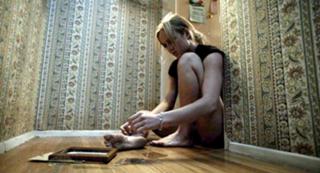 Caity Lotz feet photo thumbnail
