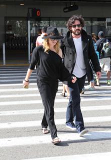 Caity Lotz feet photo thumbnail
