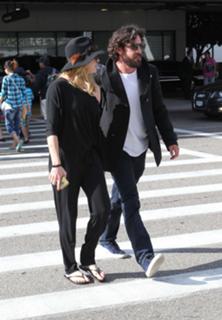 Caity Lotz feet photo thumbnail