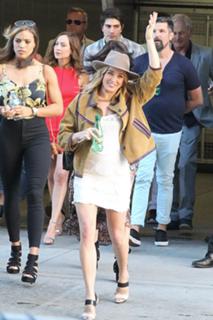 Caity Lotz feet photo thumbnail