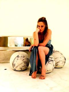 Caity Lotz feet photo thumbnail