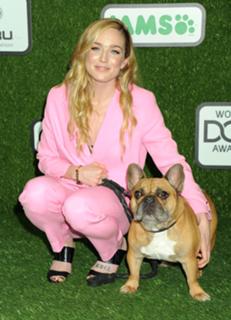 Caity Lotz feet photo thumbnail