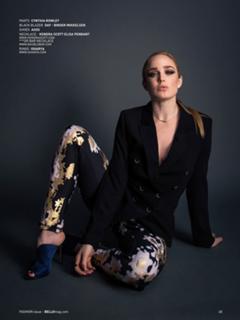 Caity Lotz feet photo thumbnail
