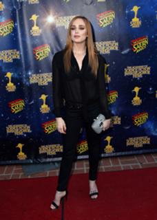 Caity Lotz feet photo thumbnail