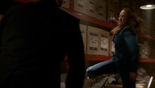 Caity Lotz feet photo thumbnail