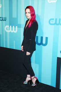 Caity Lotz feet photo thumbnail