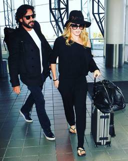 Caity Lotz feet photo thumbnail