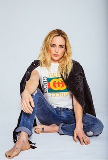 Caity Lotz feet photo thumbnail