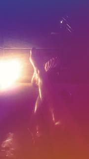 Caity Lotz feet photo thumbnail