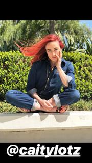 Caity Lotz feet photo thumbnail