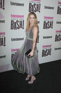 Caity Lotz feet photo thumbnail
