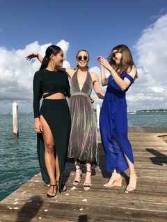 Caity Lotz feet photo thumbnail