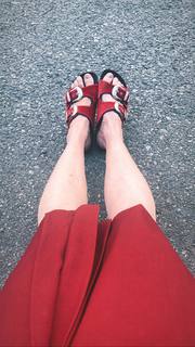Caity Lotz feet photo thumbnail