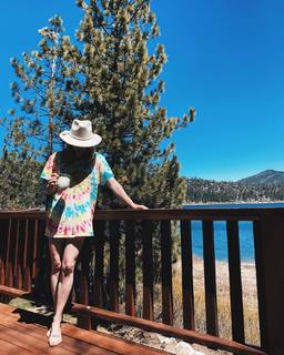Caity Lotz feet photo thumbnail