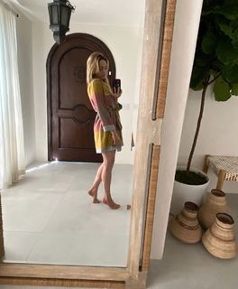 Caity Lotz feet photo thumbnail