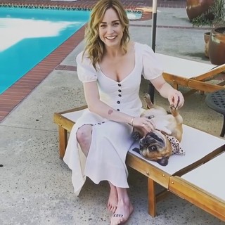 Caity Lotz feet photo thumbnail