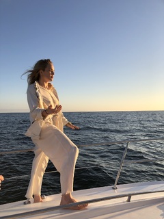 Caity Lotz feet photo thumbnail