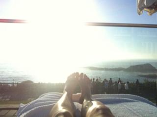 Caity Lotz feet photo thumbnail