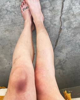 Caity Lotz feet photo thumbnail