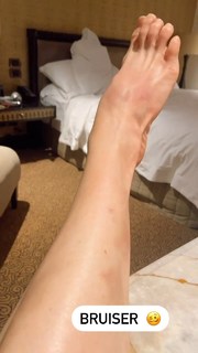 Caity Lotz feet photo thumbnail
