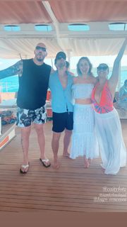 Caity Lotz feet photo thumbnail