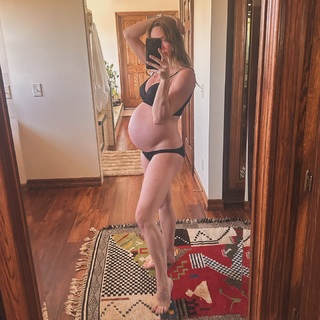 Caity Lotz feet photo thumbnail
