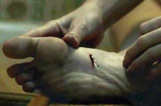 Caity Lotz feet photo thumbnail