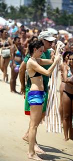 Calista Flockhart feet photo thumbnail