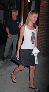 Calista Flockhart feet photo thumbnail