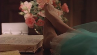 Calista Flockhart feet photo thumbnail