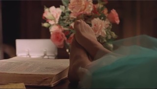 Calista Flockhart feet photo thumbnail