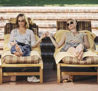 Calista Flockhart feet photo thumbnail